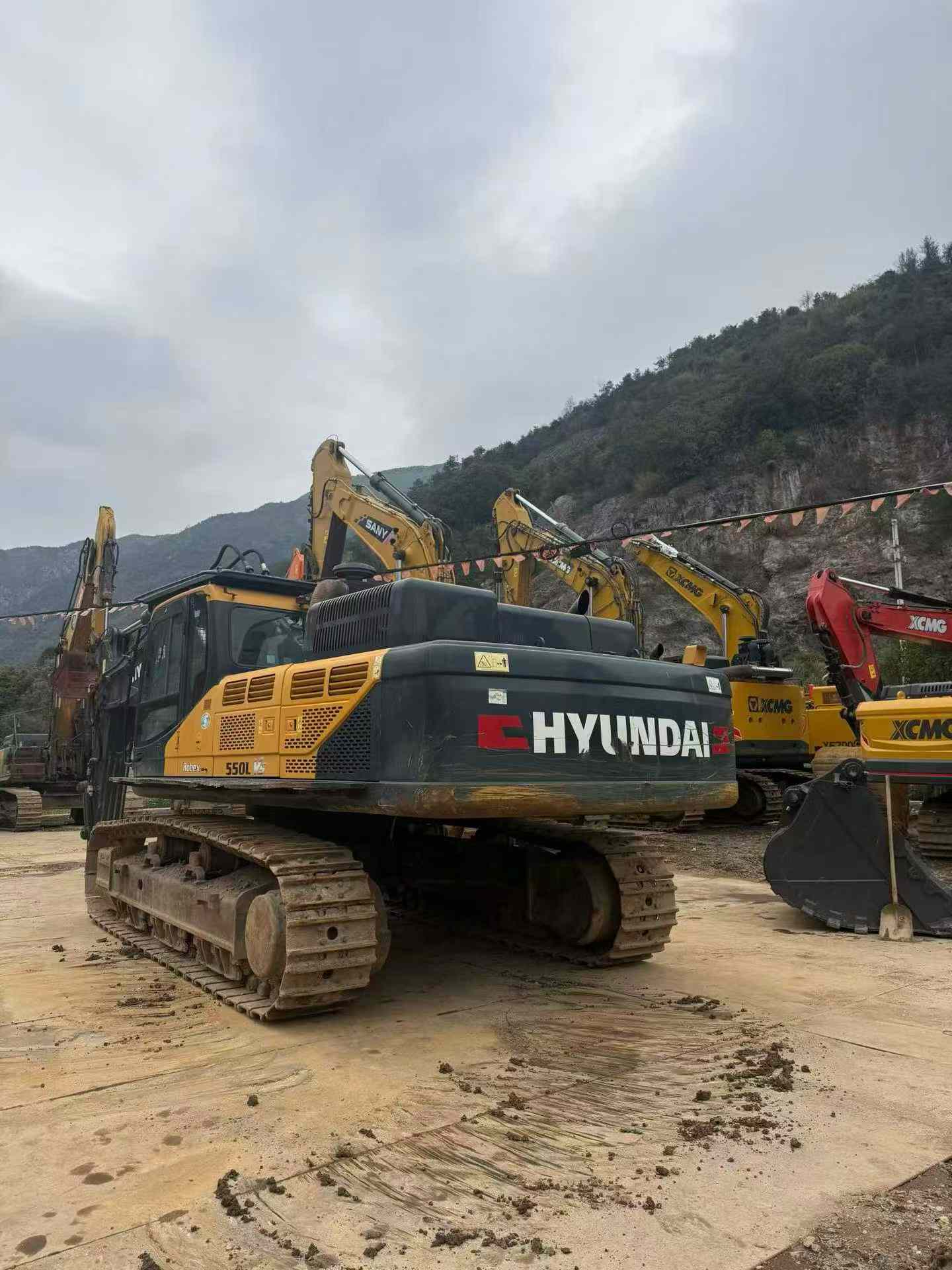 Buy Hyundai HX550L Used Excavator / 3