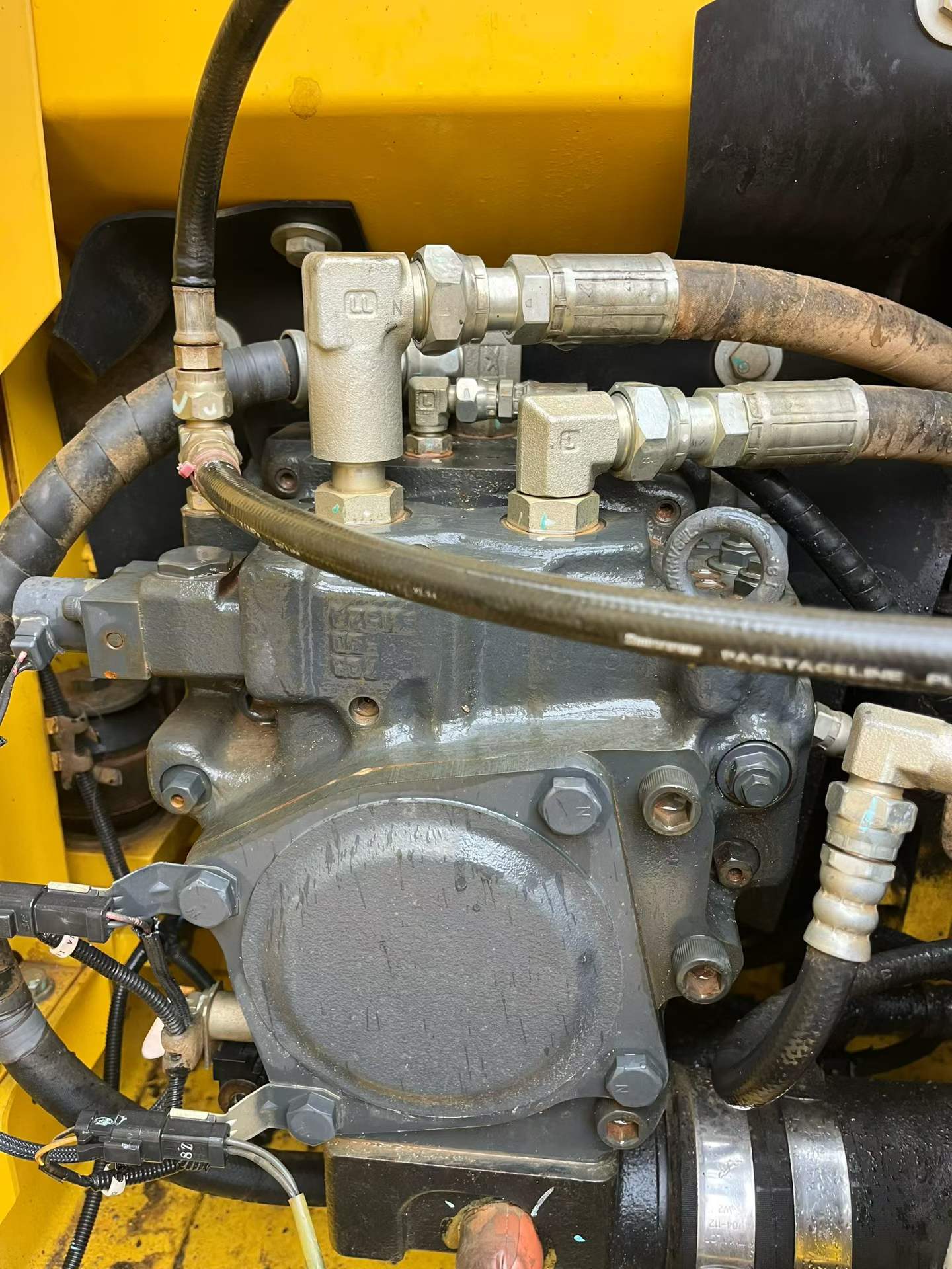 Buy Komatsu PC130 Used Excavator / 4