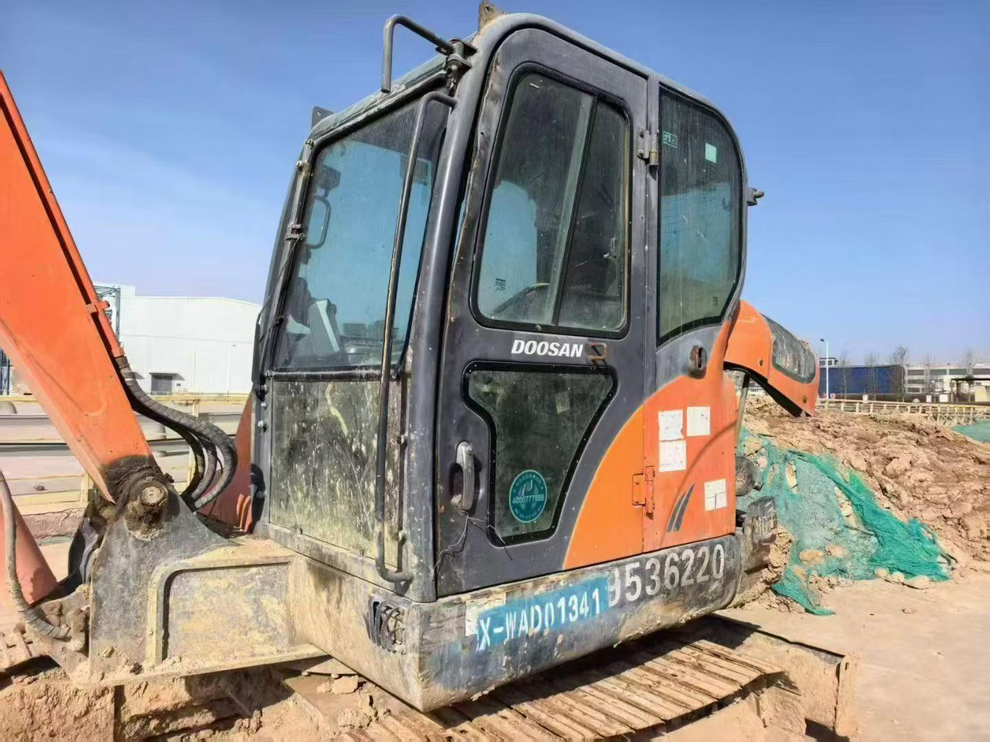 Buy Doosan DH60 Used Excavator / 2