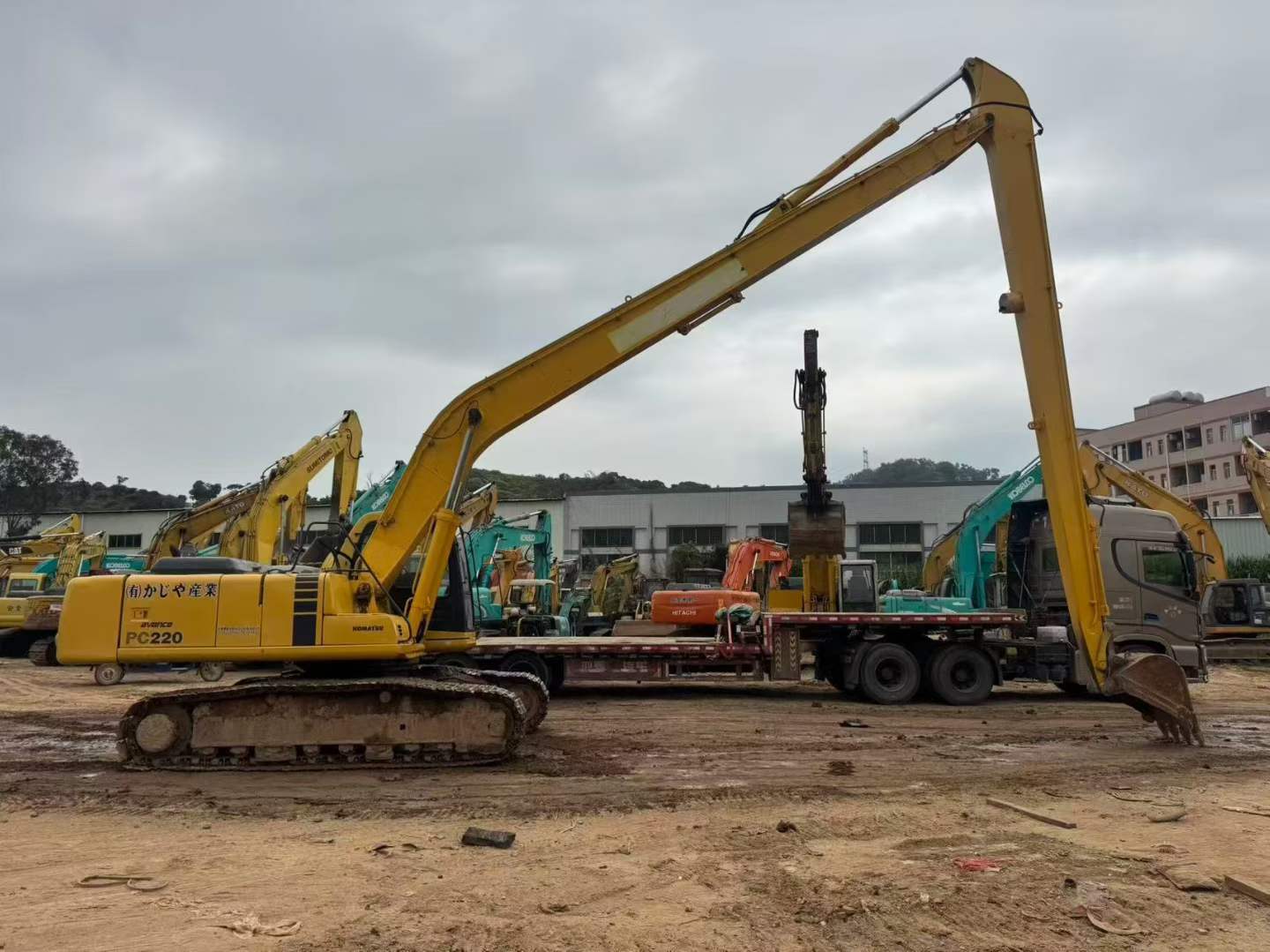 Buy Komatsu PC220-6E Used Excavator / 2