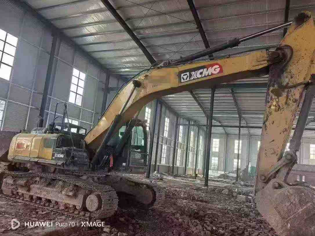 Buy XCMG XE245D Used Excavator / 3