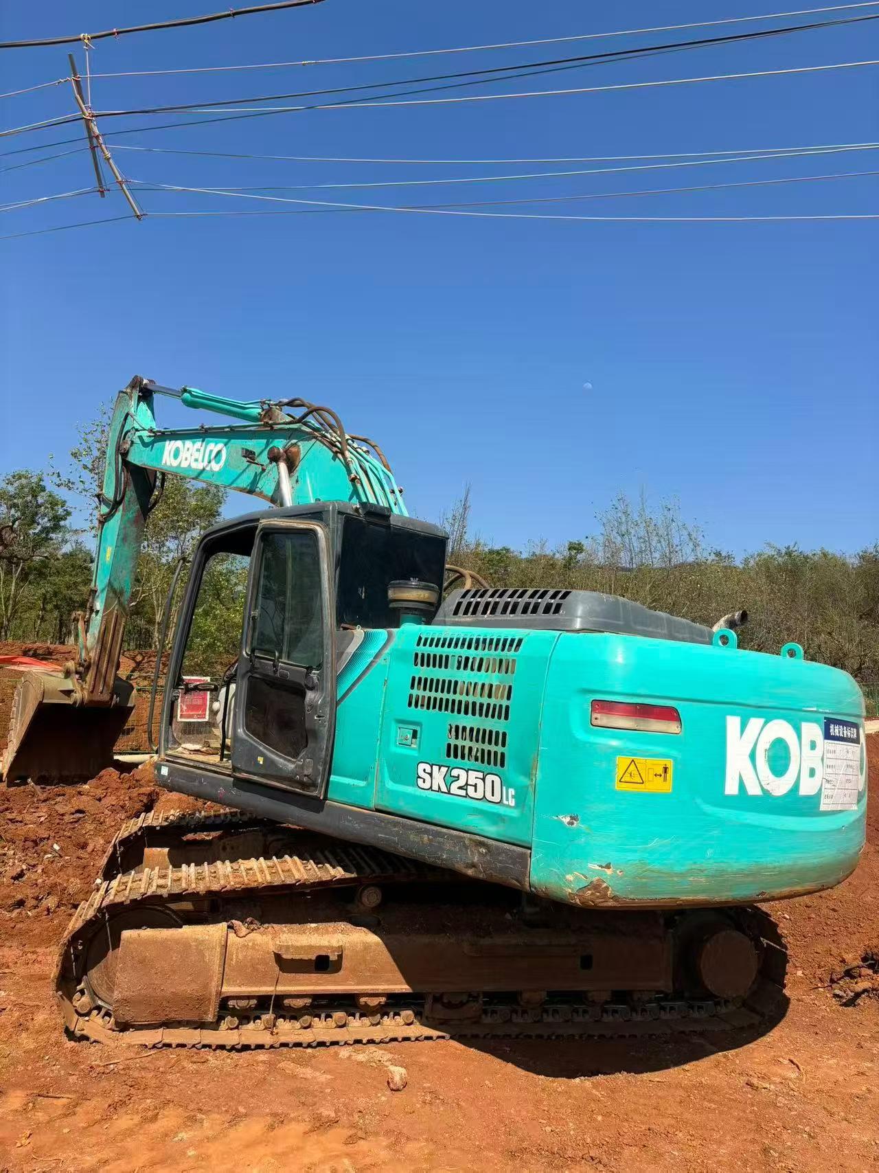 Buy Kobelco SK200-10 Used Excavator / 3