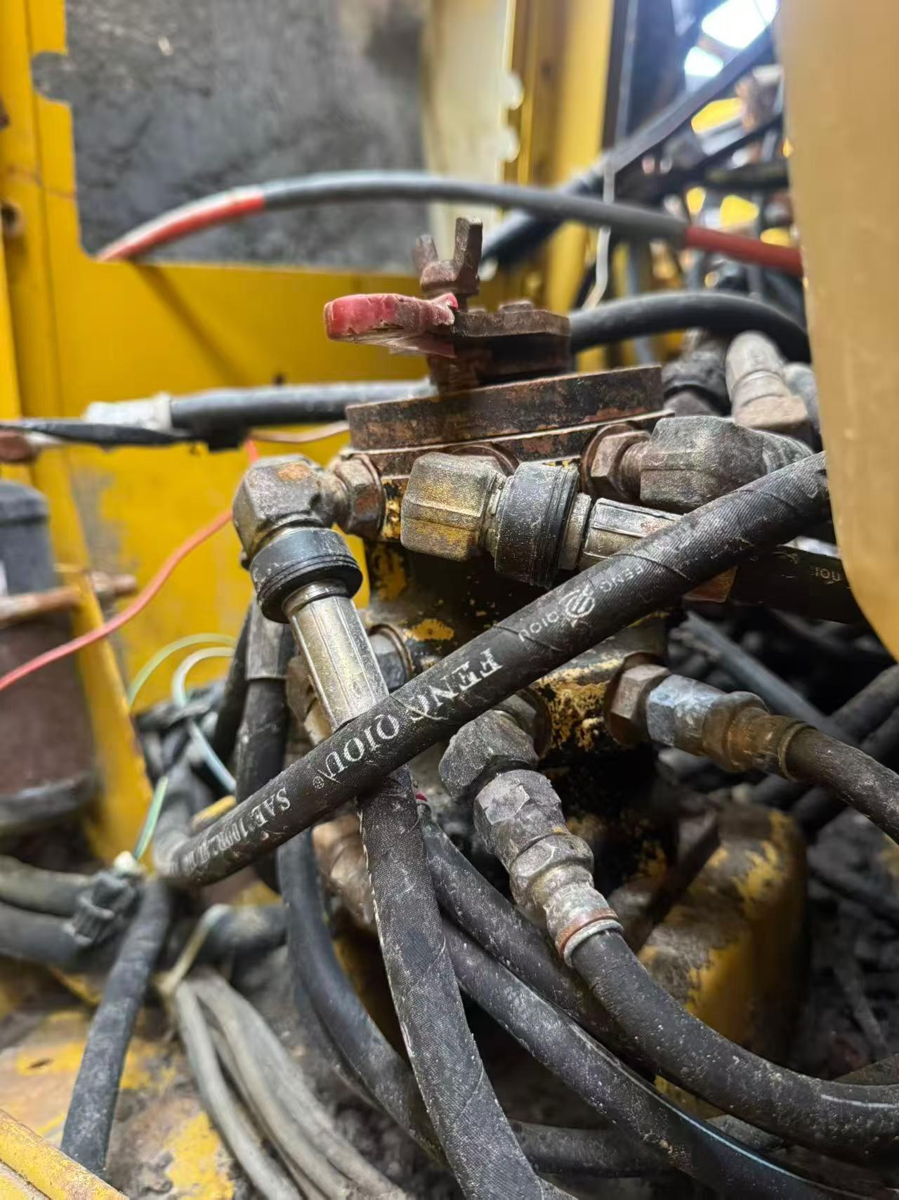 Buy Komatsu PC220-6E Used Excavator / 5