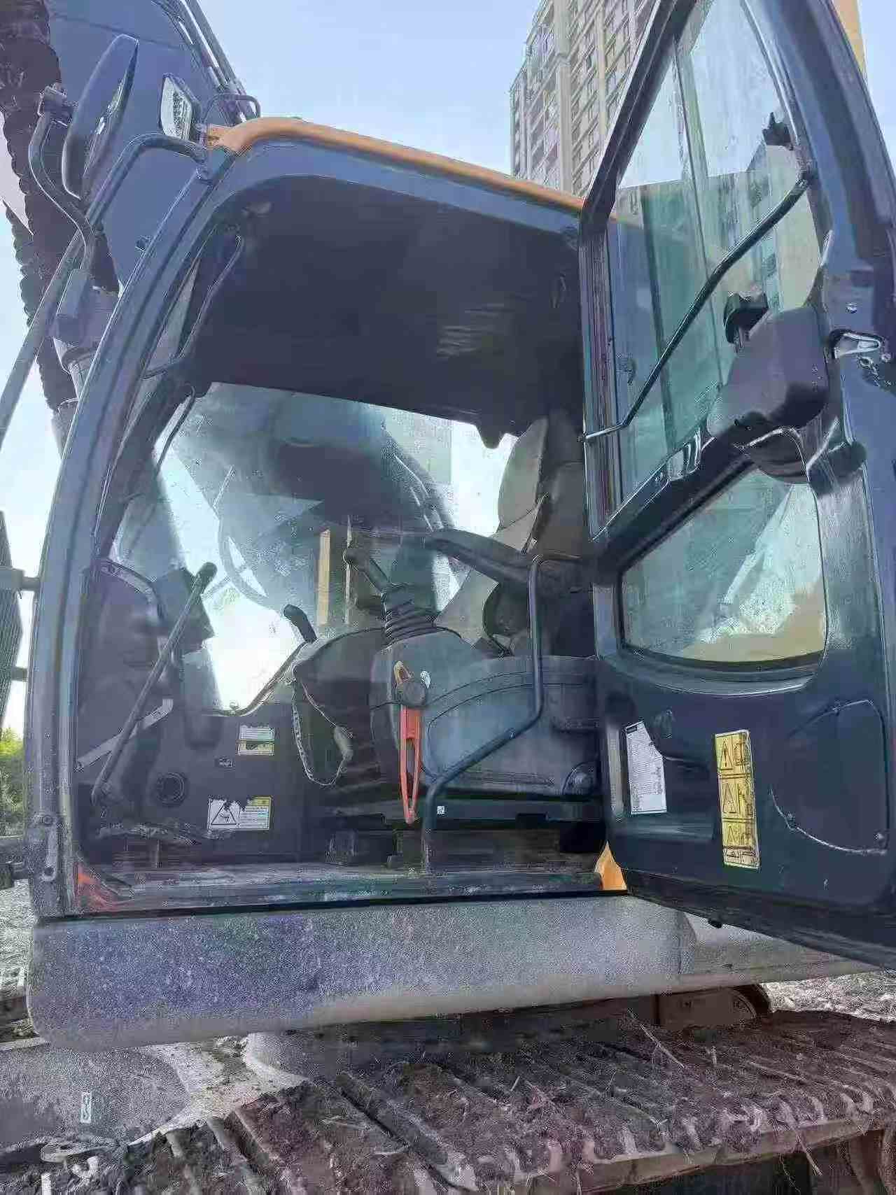 Buy Hyundai R385LVS Used Excavator / 8