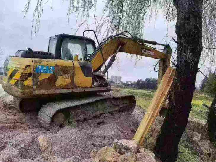 Buy XCMG XE155D Used Excavator / 1