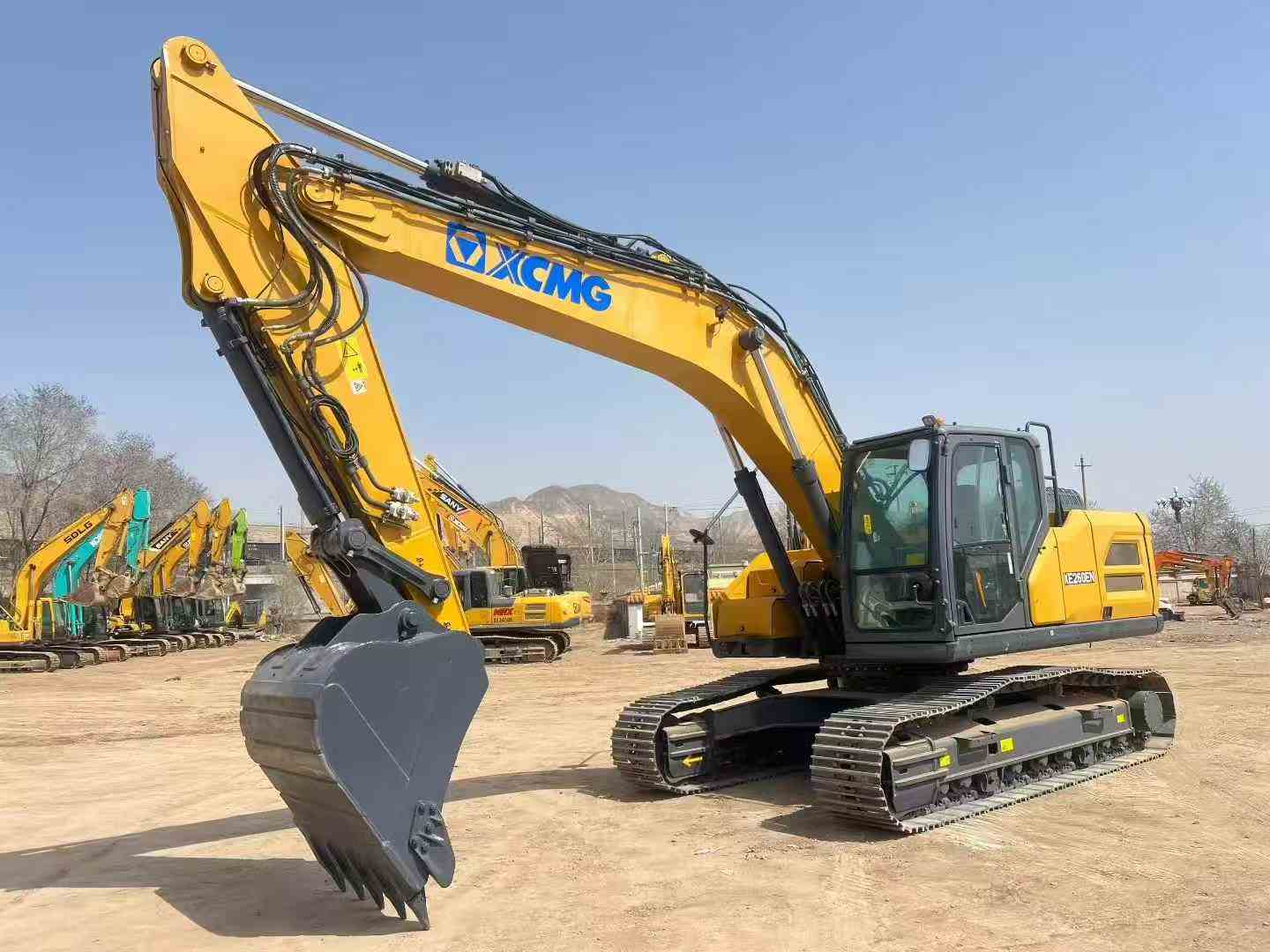 Buy XCMG XE260 Used Excavator / 2
