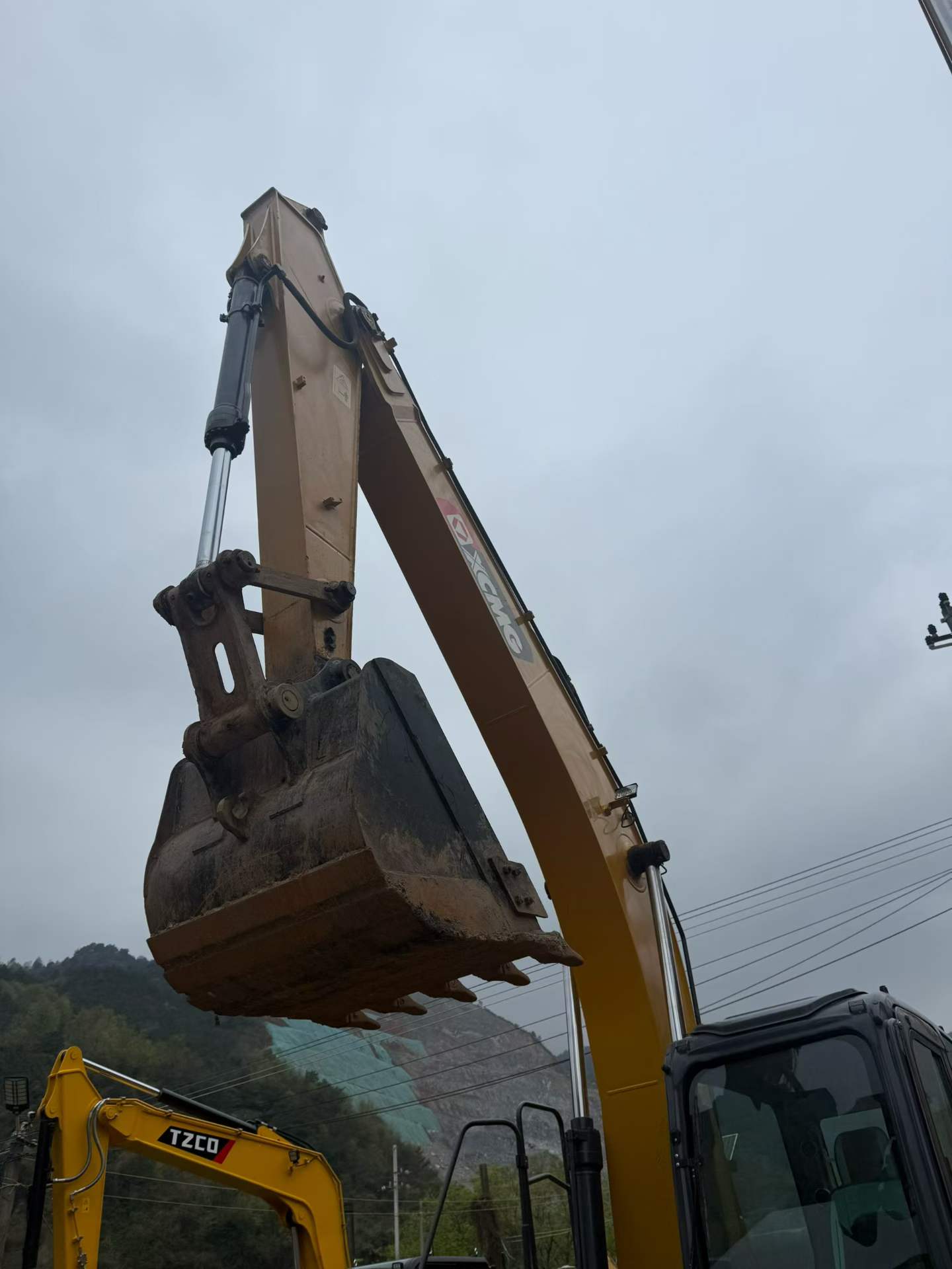 Buy XCMG XE200 Used Excavator / 7