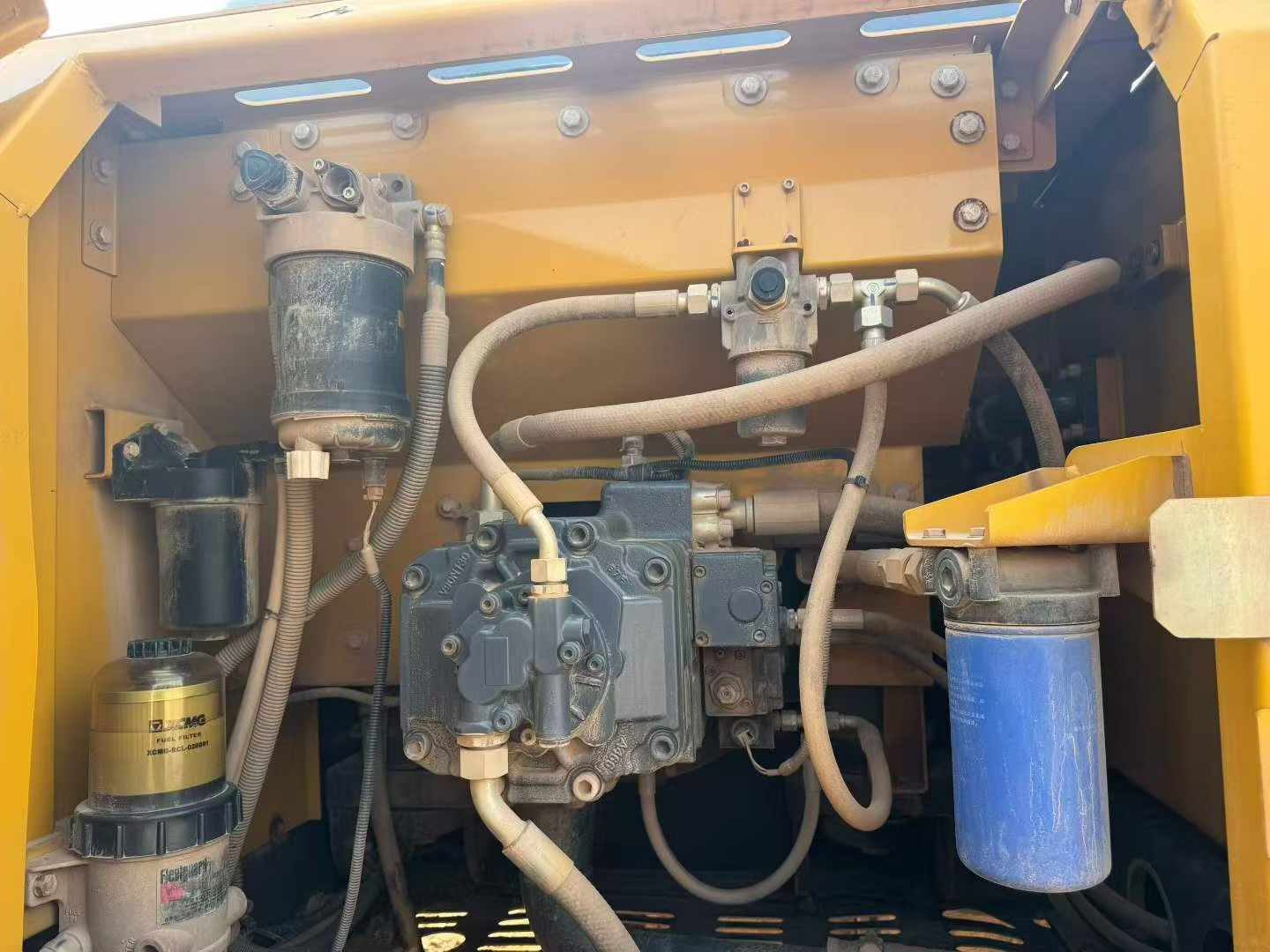 Buy XCMG XE200 Used Excavator / 8