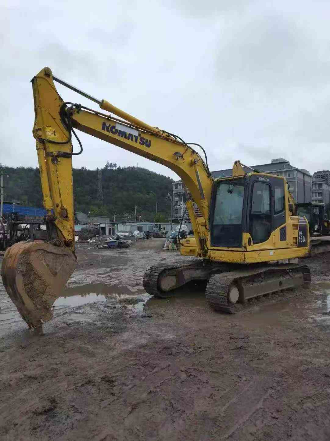 Buy Komatsu PC130-8 Used Excavator / 4
