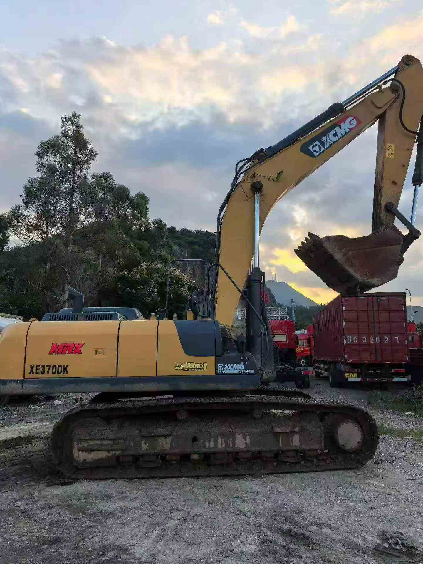 Buy XCMG XE370 Used Excavator / 4