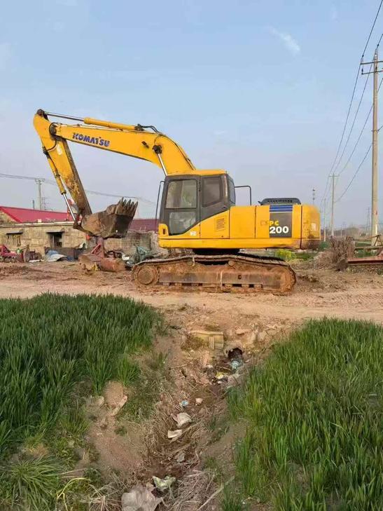 Buy Komatsu PC200-7 Used Excavator / 1