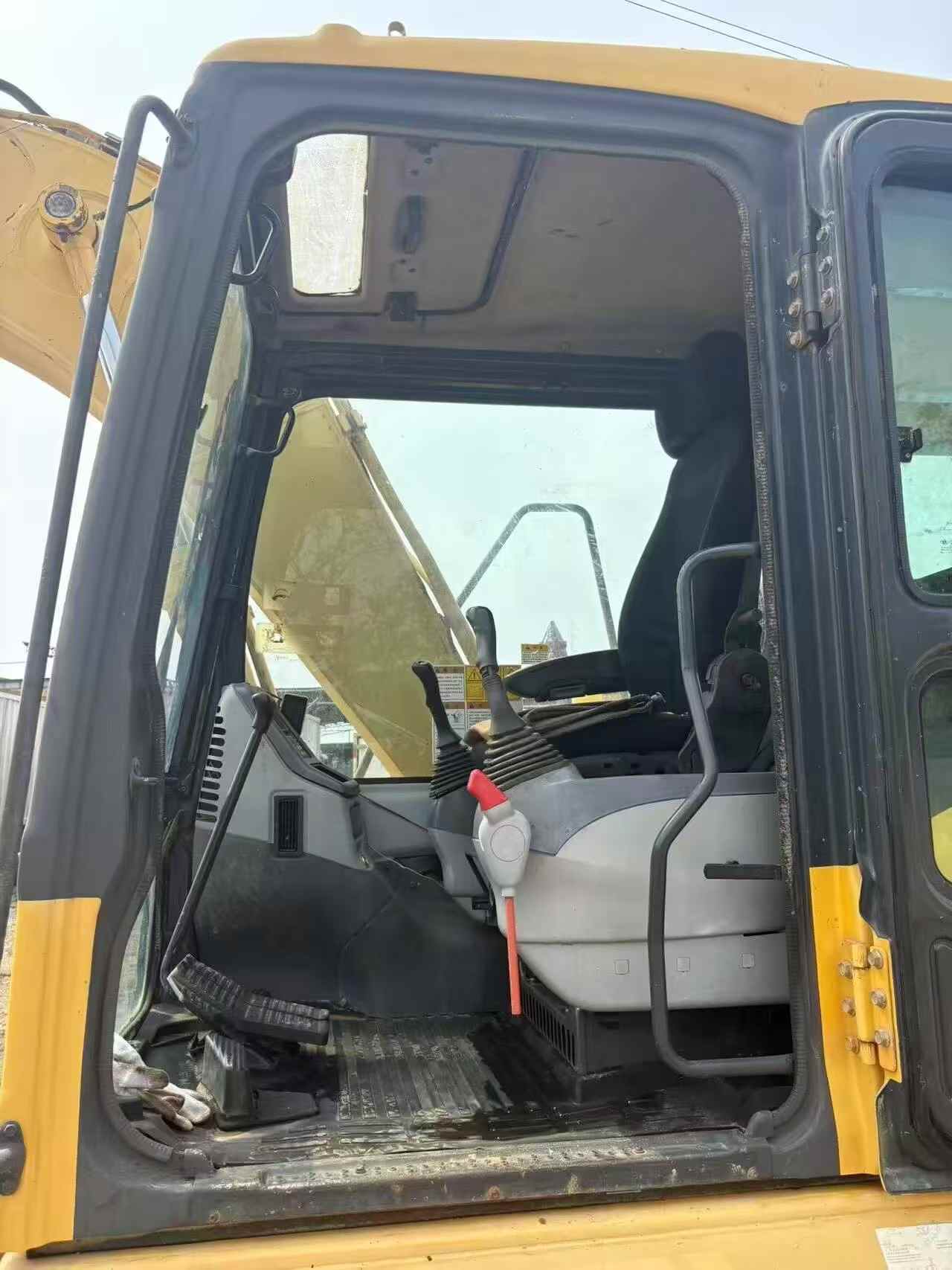 Buy Komatsu PC130 Used Excavator / 4