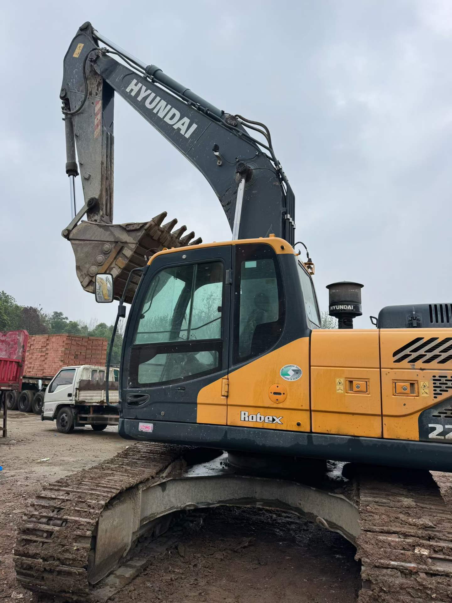 Buy Hyundai R225-7 Used Excavator / 4