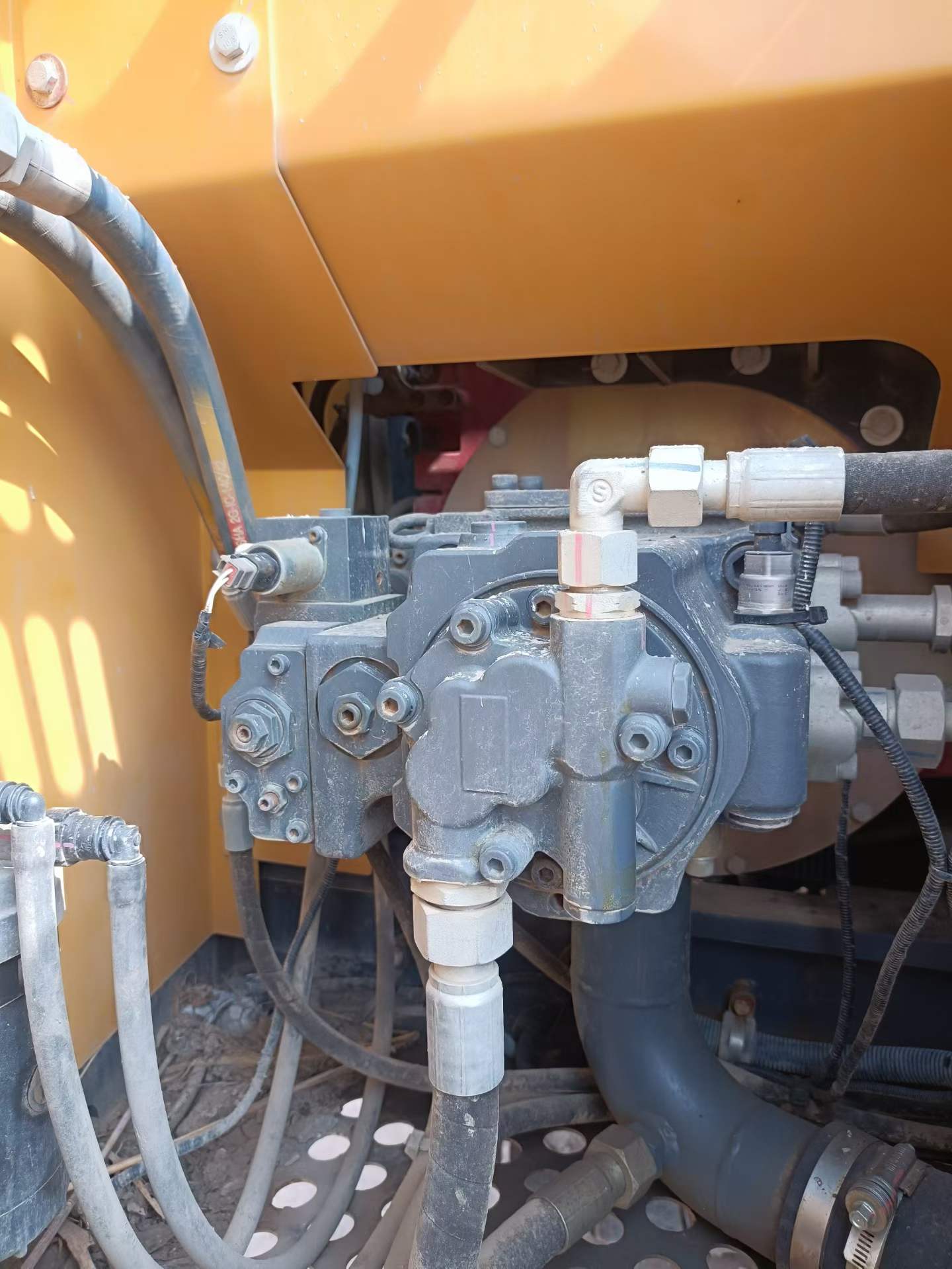 Buy XCMG XE135B Used Excavator / 3