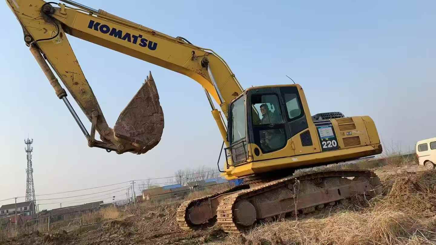 Buy Komatsu PC220-8 Used Excavator / 3