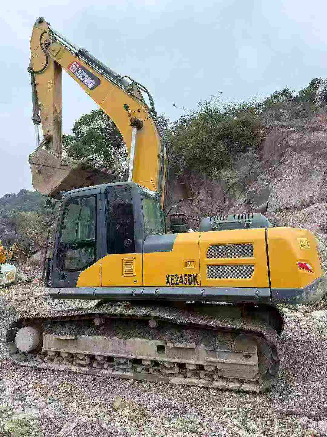 Buy XCMG XE245D Used Excavator / 2