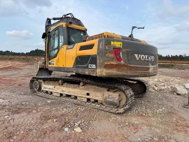 Buy Volvo L220E Used Excavator / 1