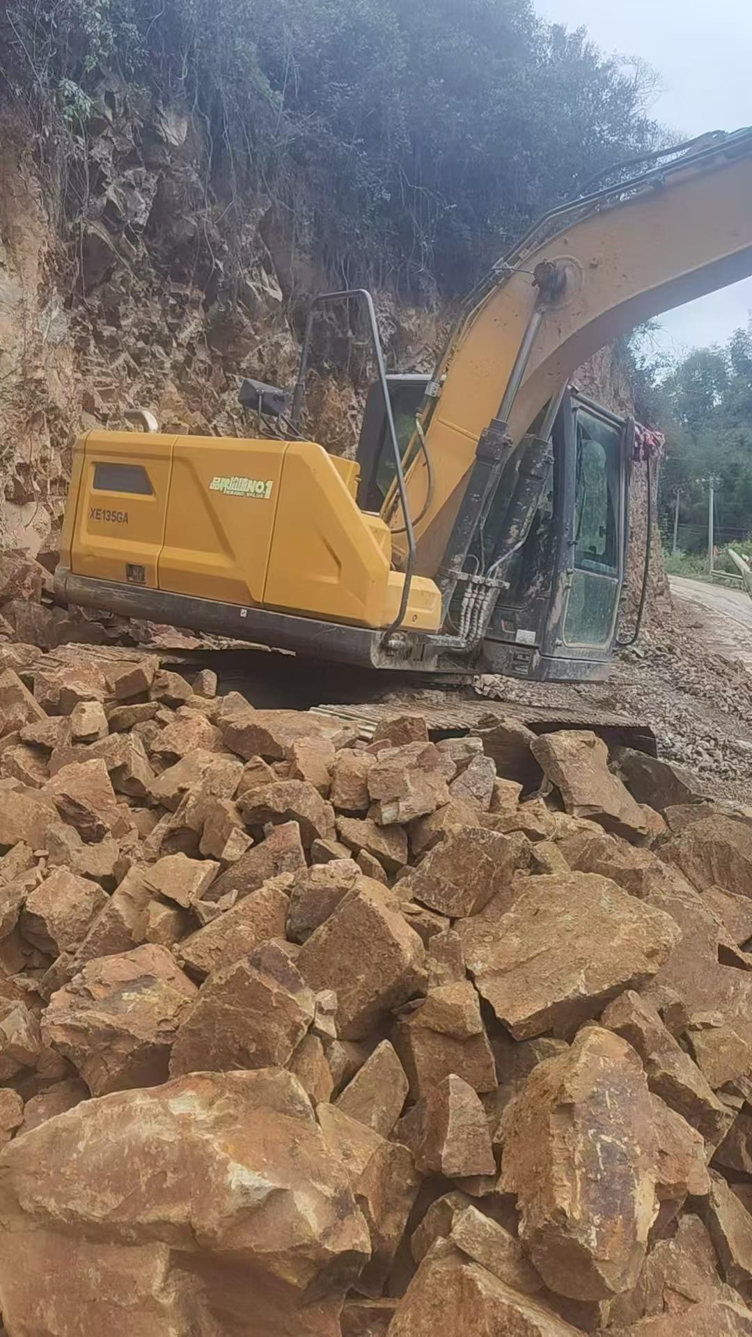 Buy XCMG XE135B Used Excavator / 3