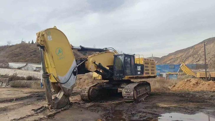 Buy Caterpillar 390DL Used Excavator / 1