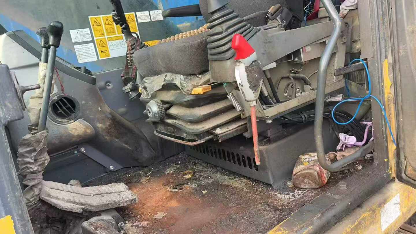 Buy Komatsu PC160-6 Used Excavator / 3