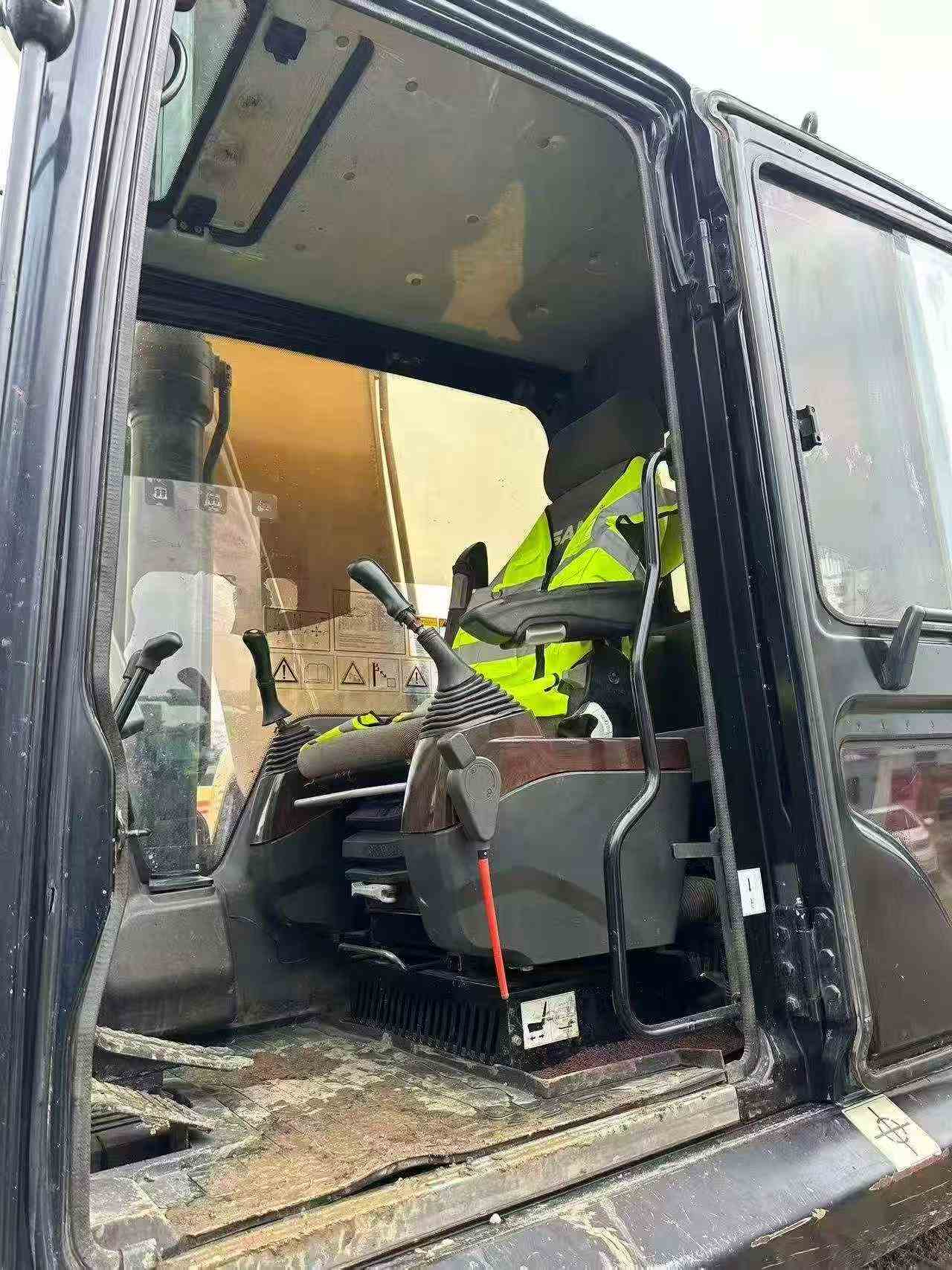 Buy Sany SY245H Used Excavator / 5