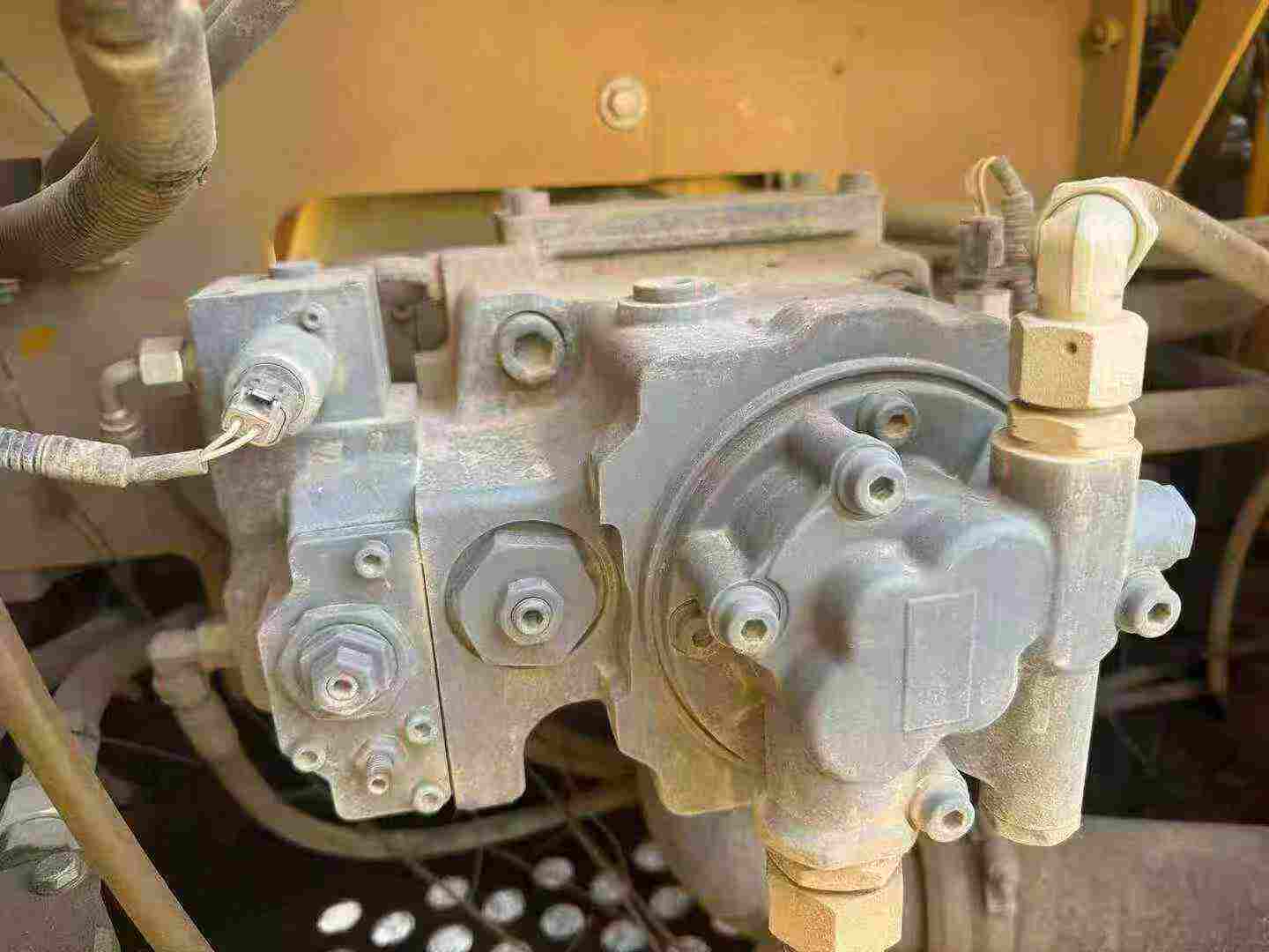 Buy XCMG XE135B Used Excavator / 4