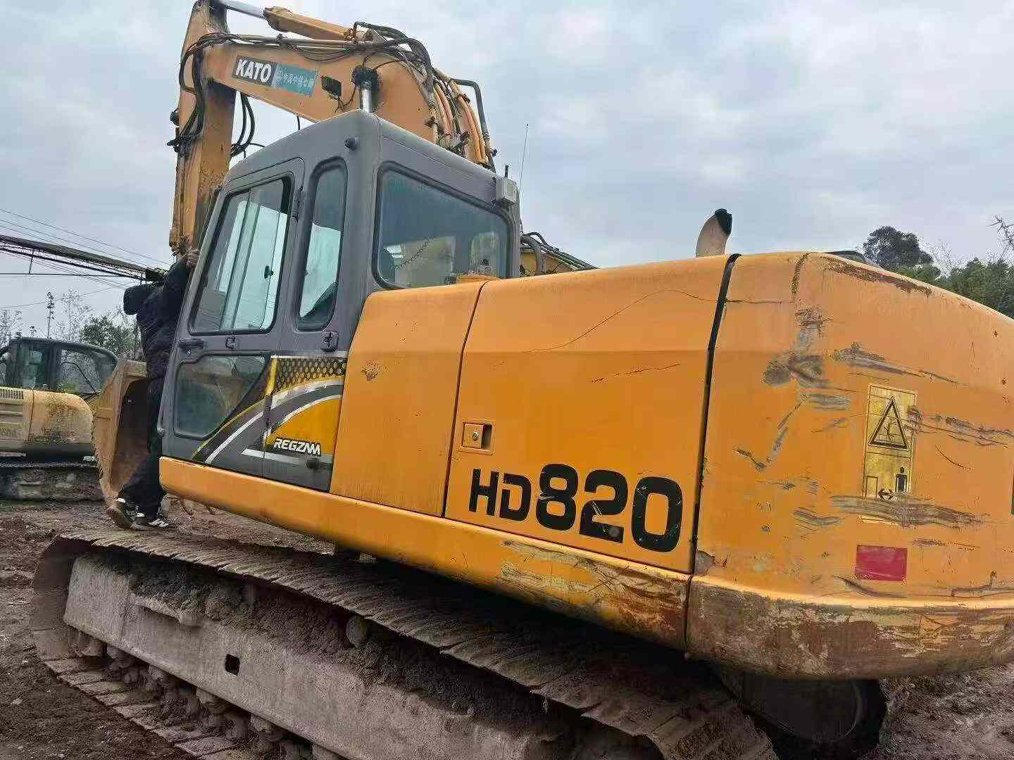 Buy Kato HD820 Used Excavator / 3