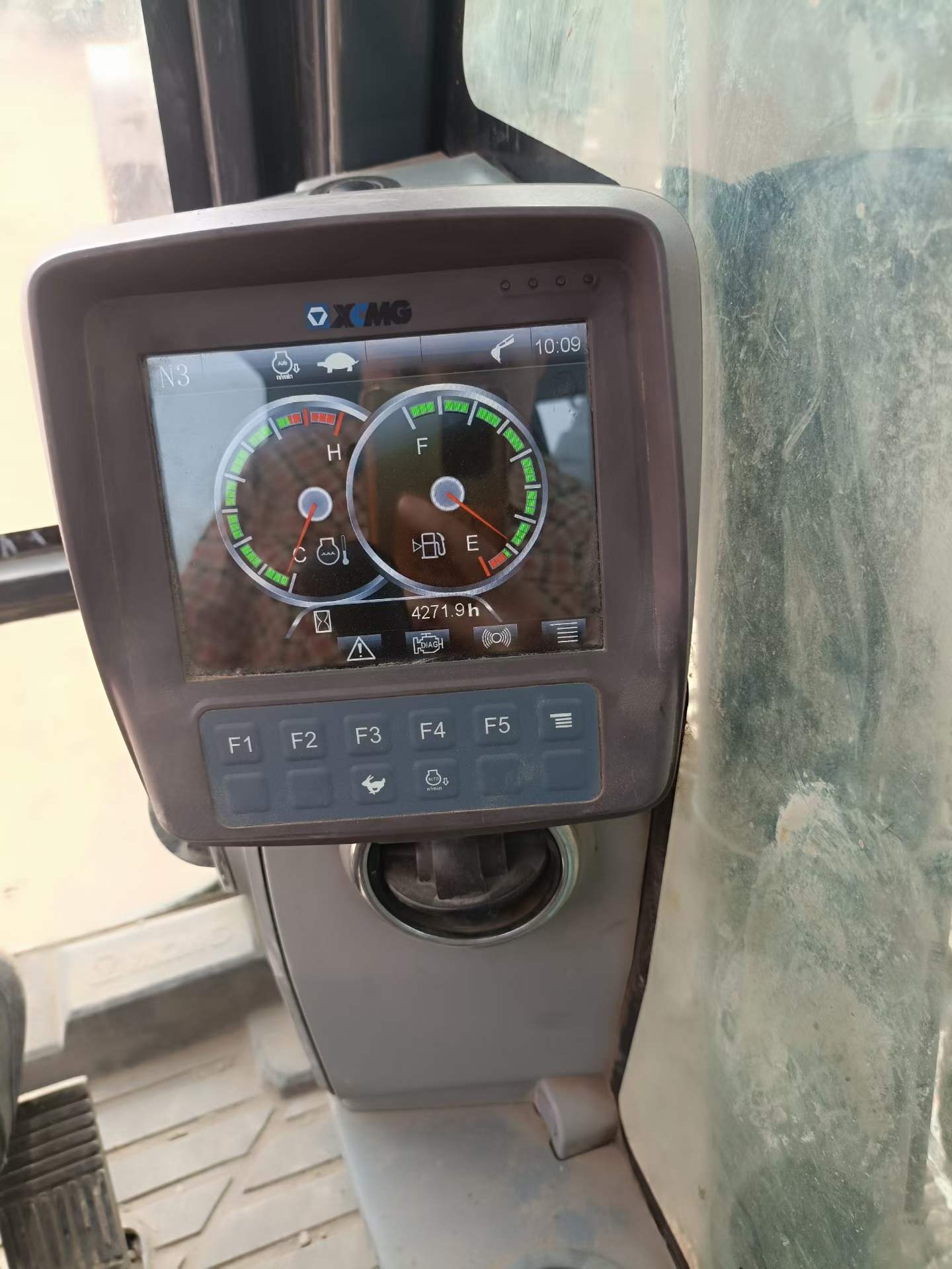 Buy XCMG XE135B Used Excavator / 9