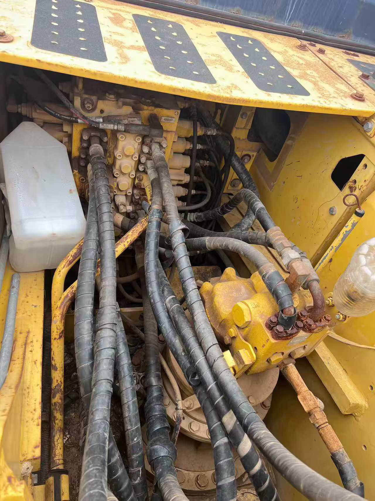 Buy Komatsu PC240-6 Used Excavator / 4