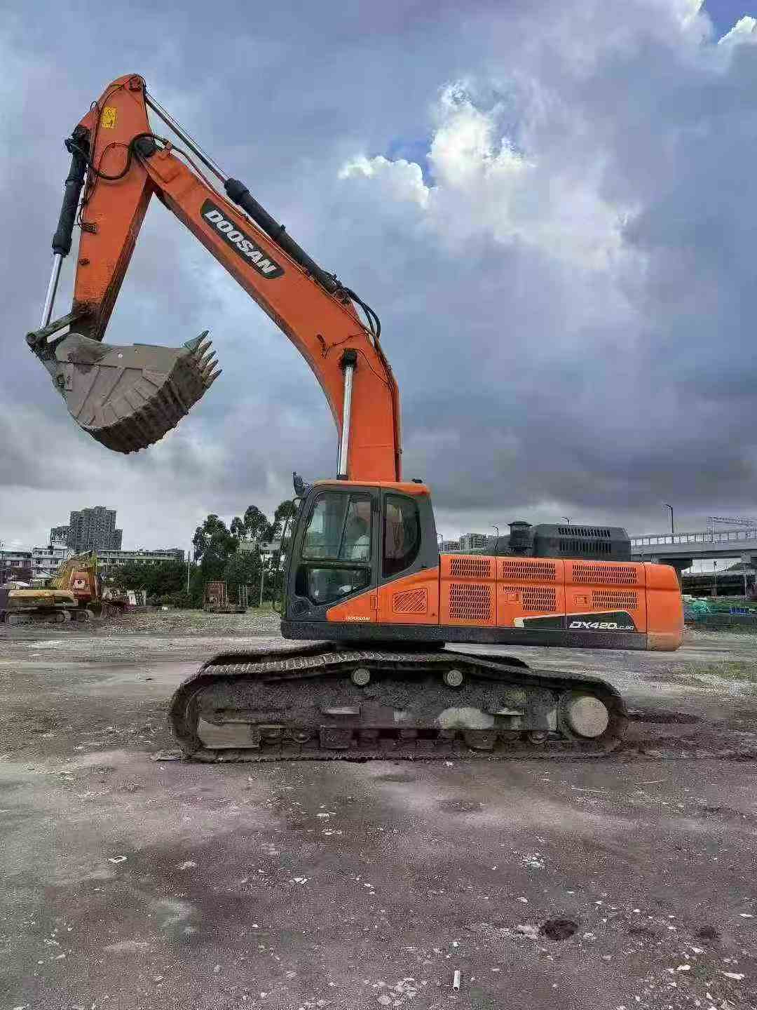 Buy Doosan DH420LC-7 Used Excavator / 2