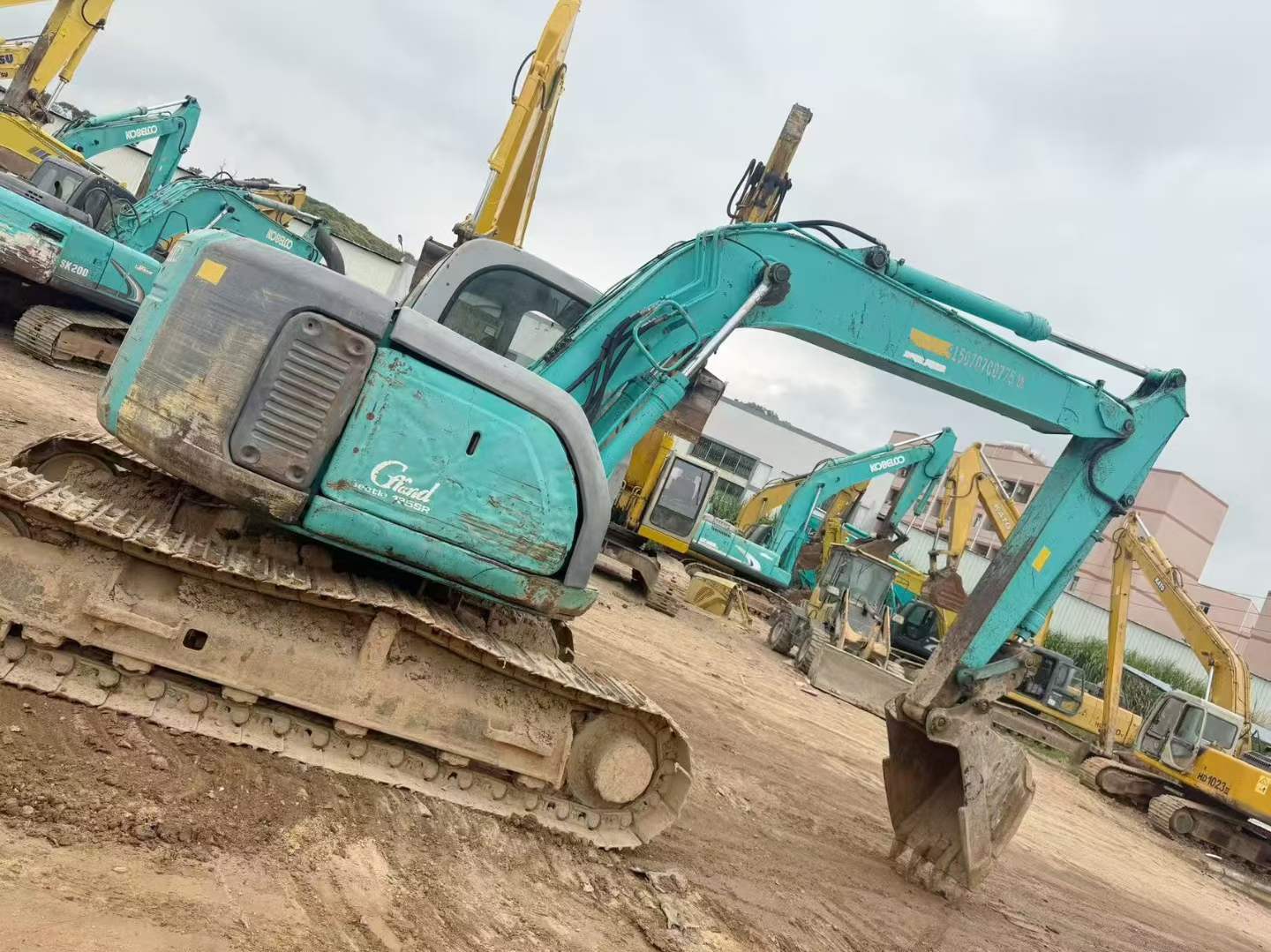 Buy Kobelco SK135SR Used Excavator / 2
