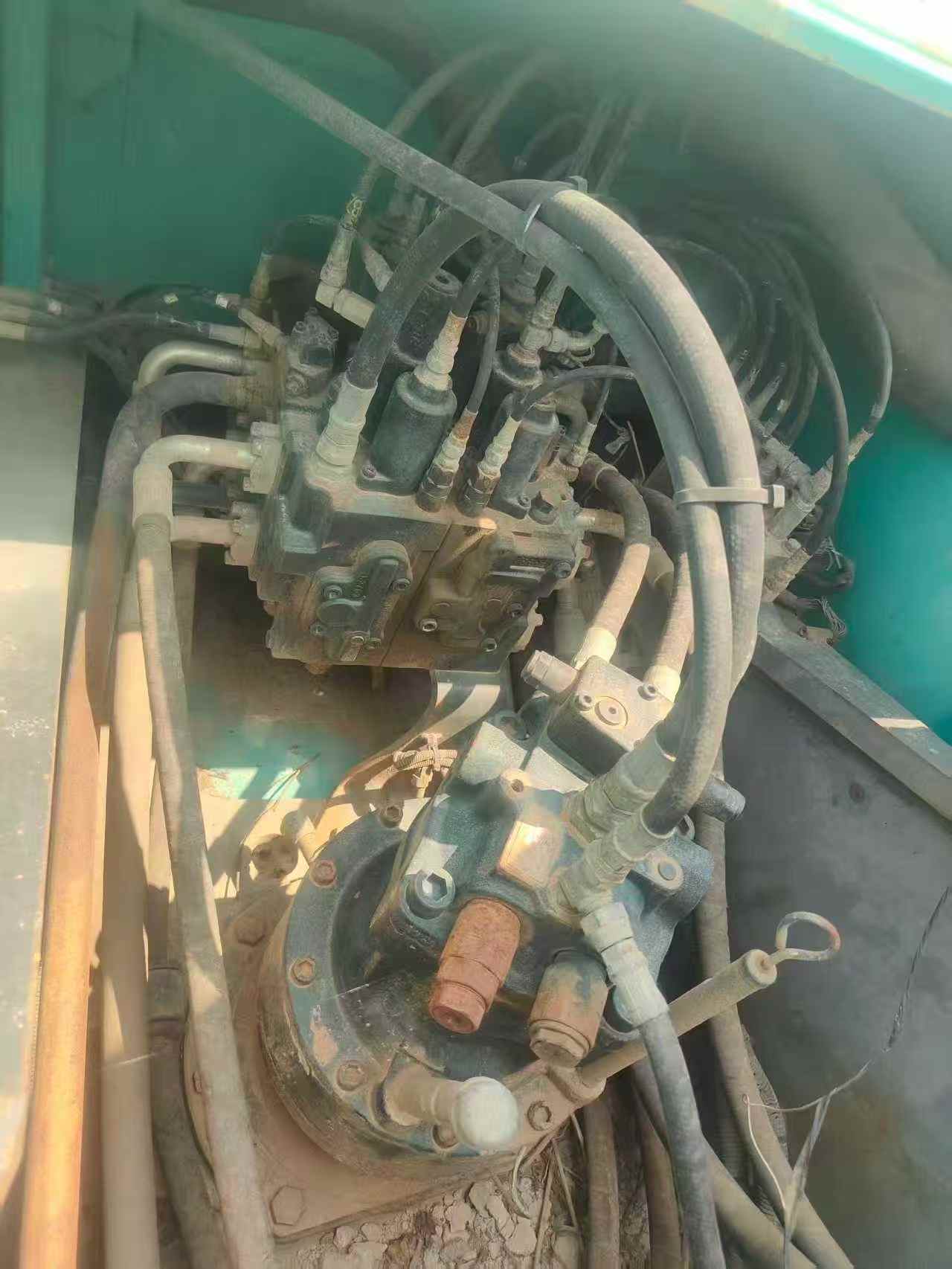 Buy Kobelco SK200 Used Excavator / 6