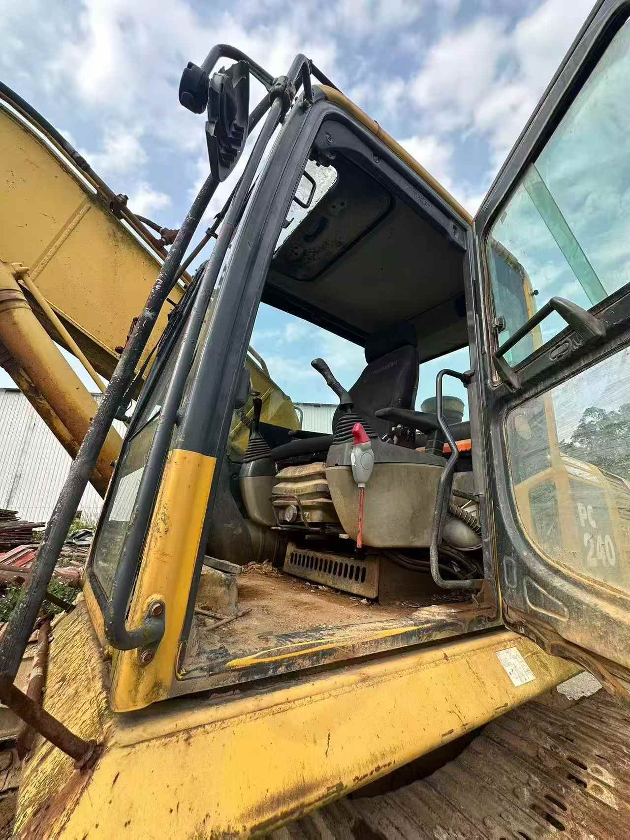 Buy Komatsu PC240-6 Used Excavator / 3