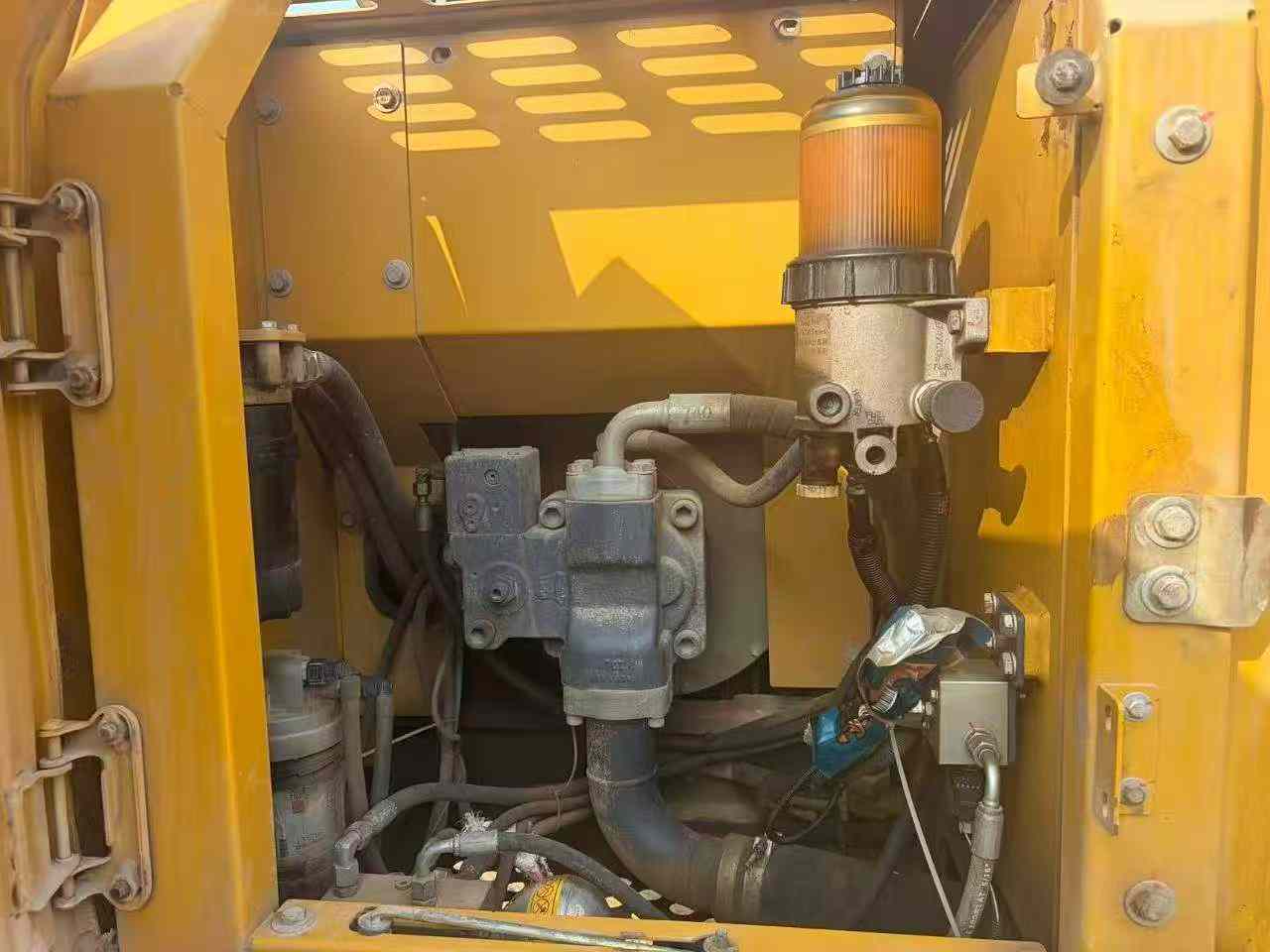 Buy XCMG XE135B Used Excavator / 4