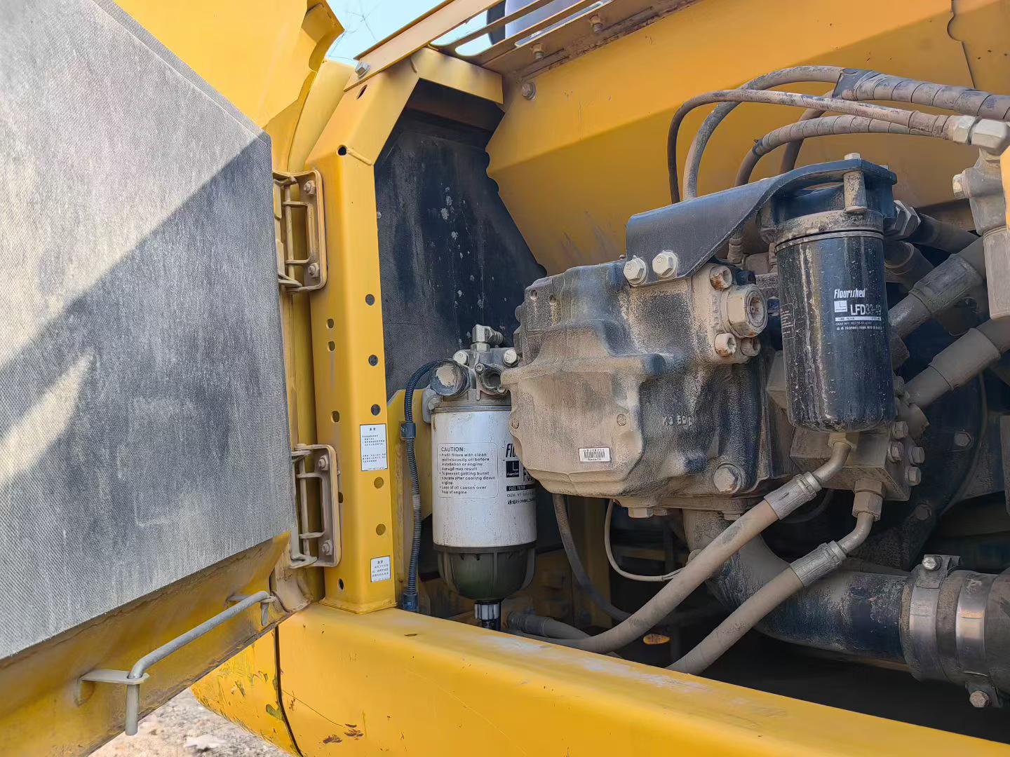 Buy Komatsu PC220 Used Excavator / 3