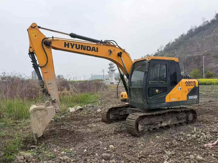 Buy Hyundai R110VS Used Excavator / 1