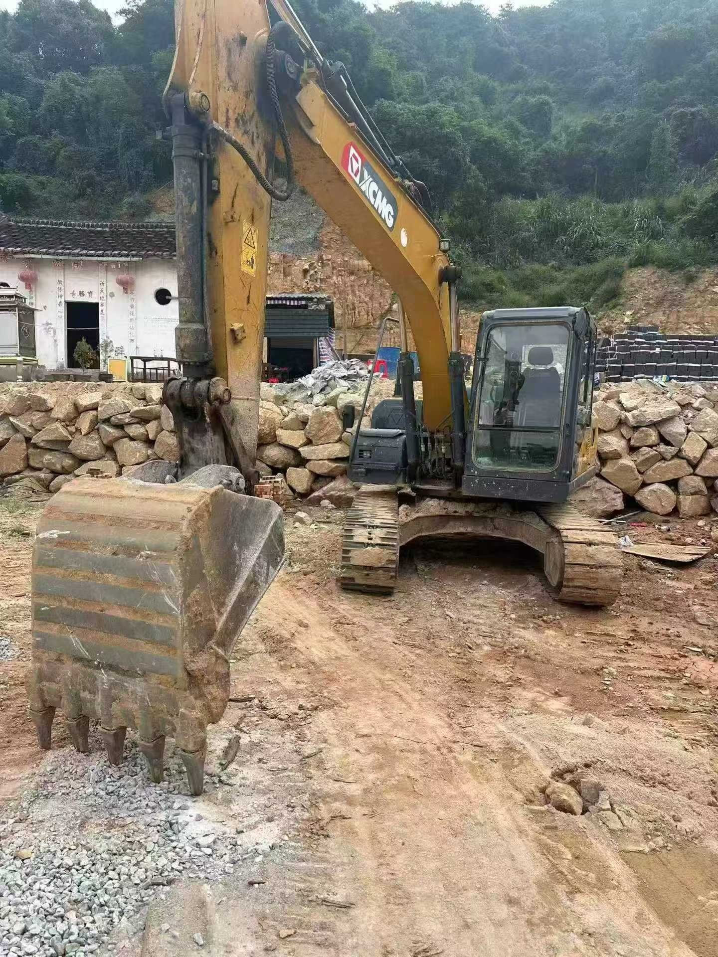 Buy XCMG XE135B Used Excavator / 3