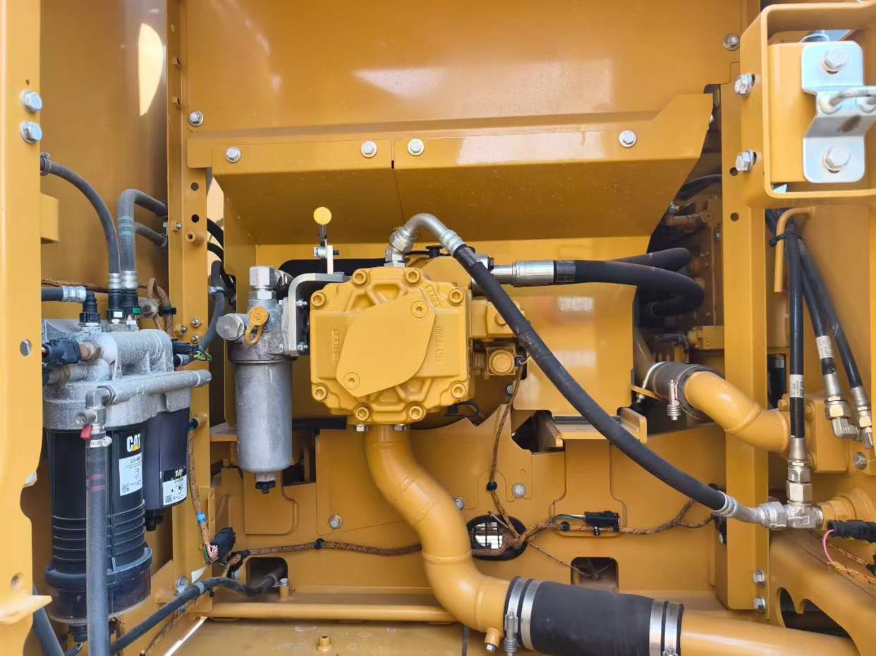 Buy Caterpillar 323 Used Excavator / 6