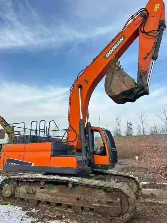 Buy Doosan DX300LC Used Excavator / 1