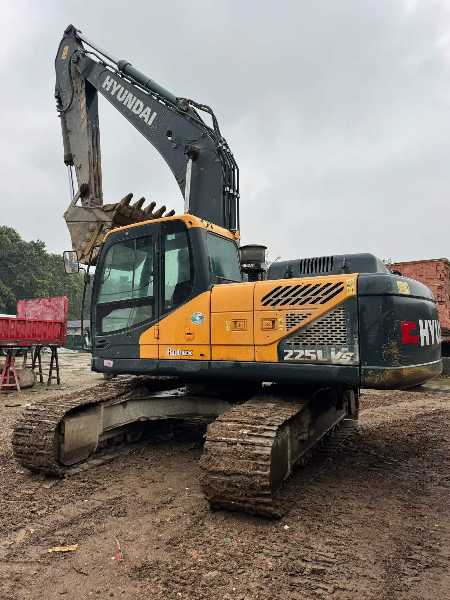 Buy Hyundai R225-7 Used Excavator / 6