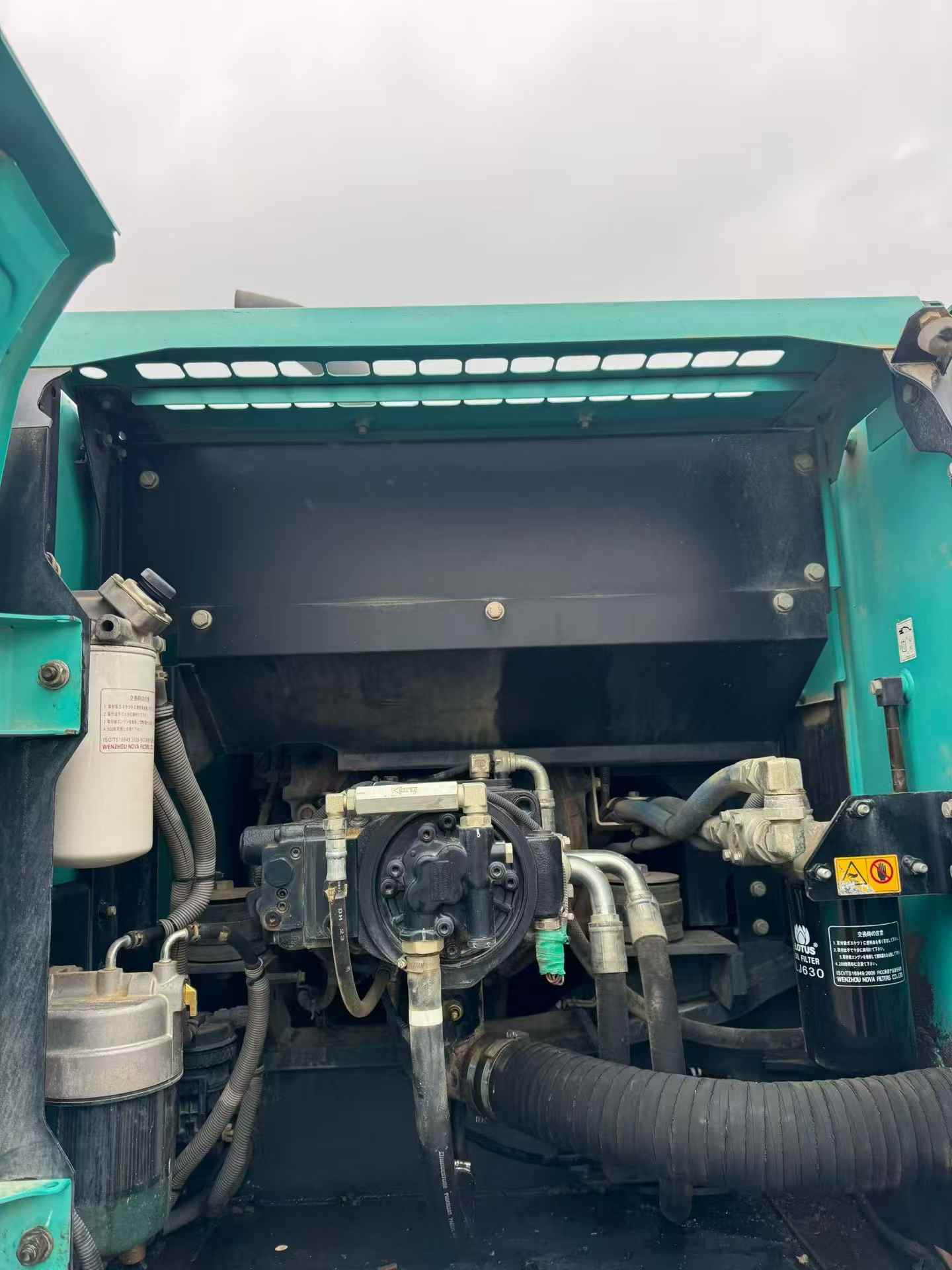 Buy Kobelco SK200 Used Excavator / 4