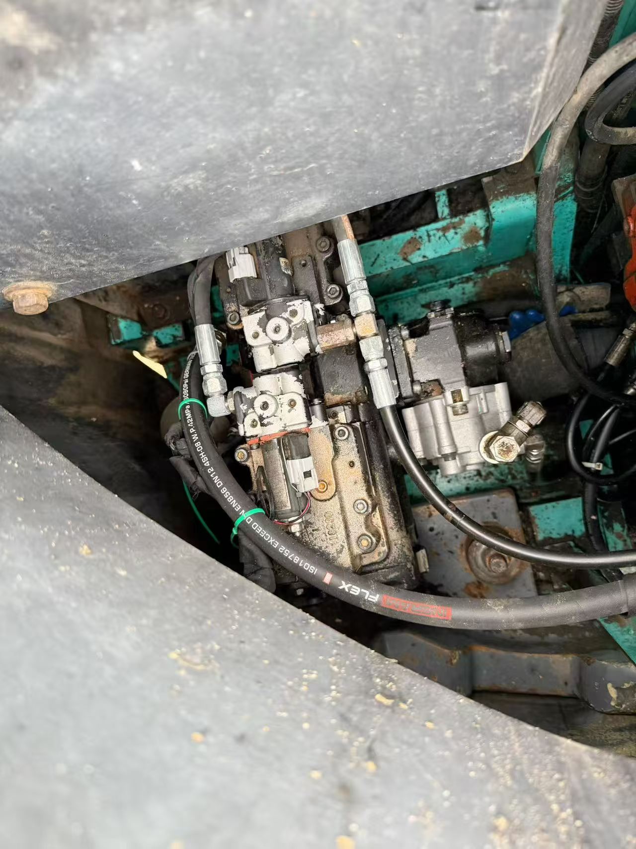 Buy Kobelco SK135SR Used Excavator / 7