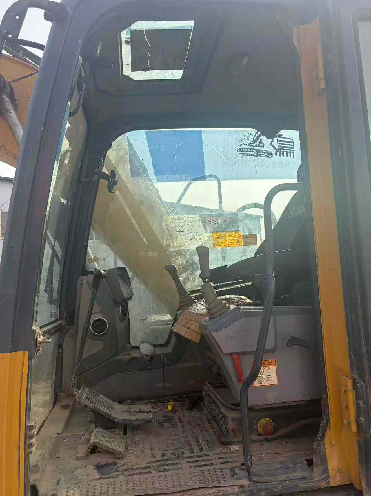 Buy XCMG XE135B Used Excavator / 3