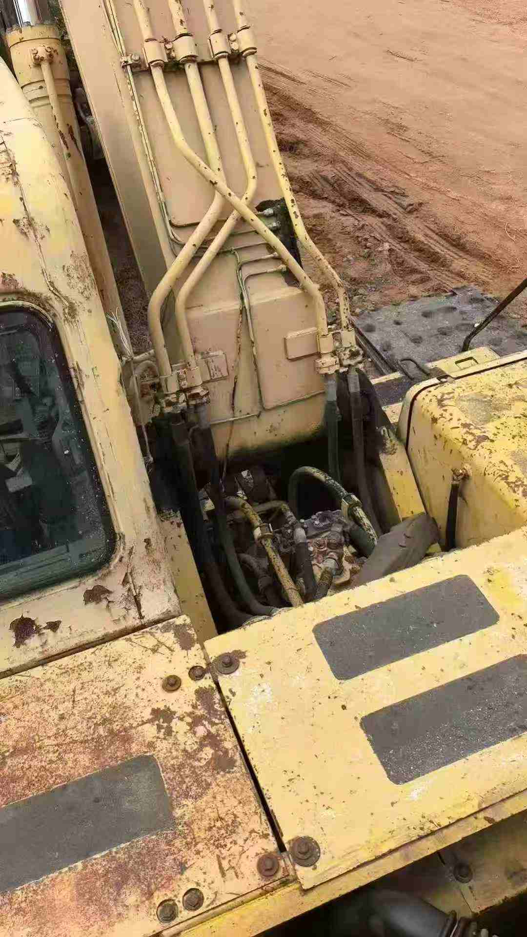 Buy Komatsu PC200-6 Used Excavator / 3