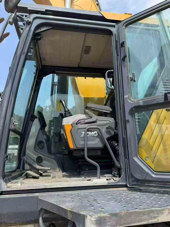 Buy XCMG XE600DK Used Excavator / 1