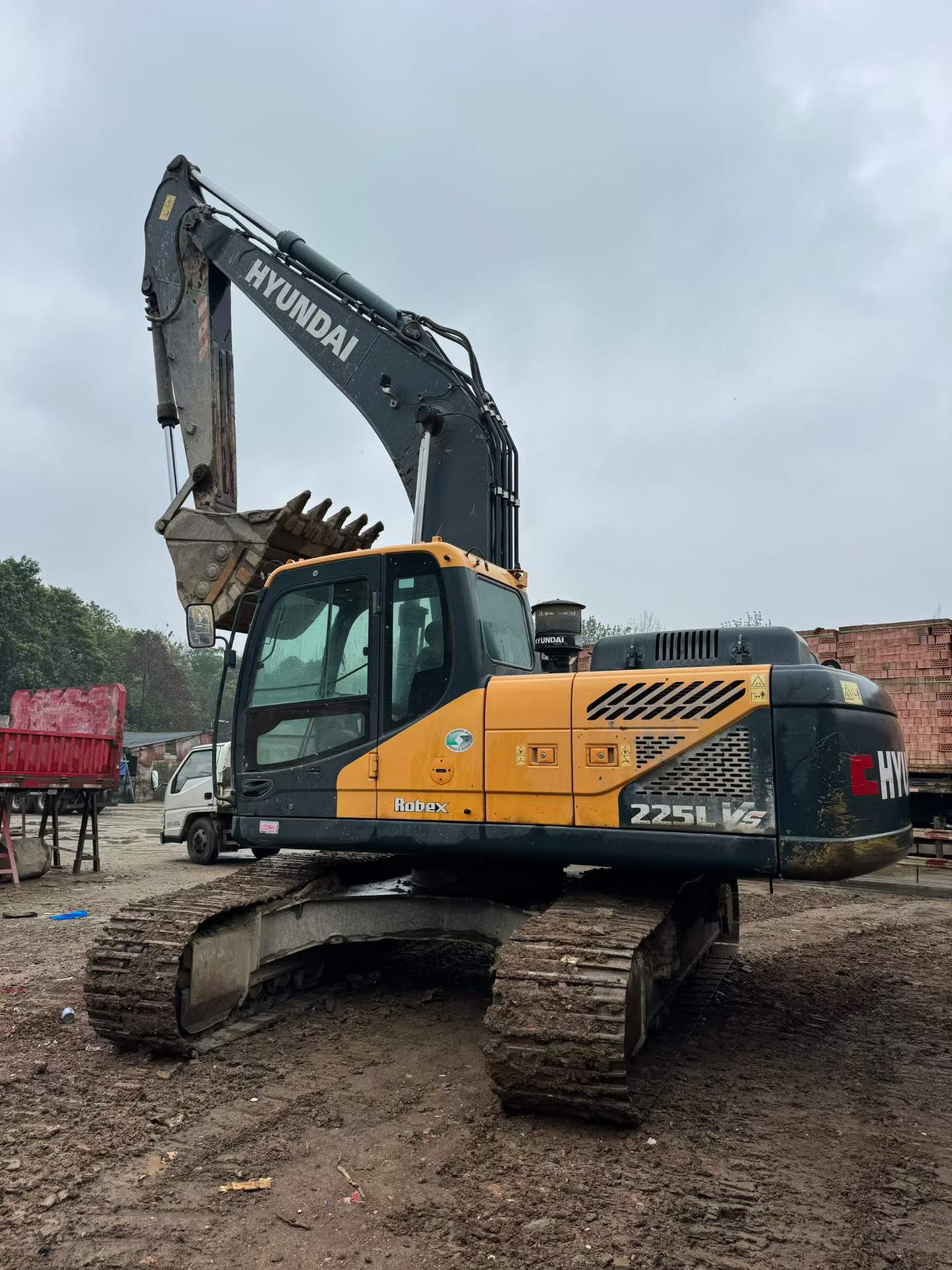 Buy Hyundai R225-7 Used Excavator / 2