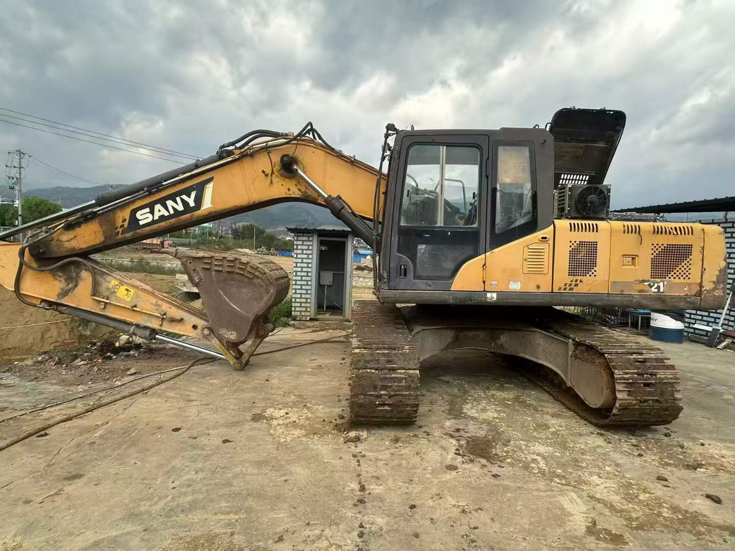 Buy Sany SY215C Used Excavator / 6