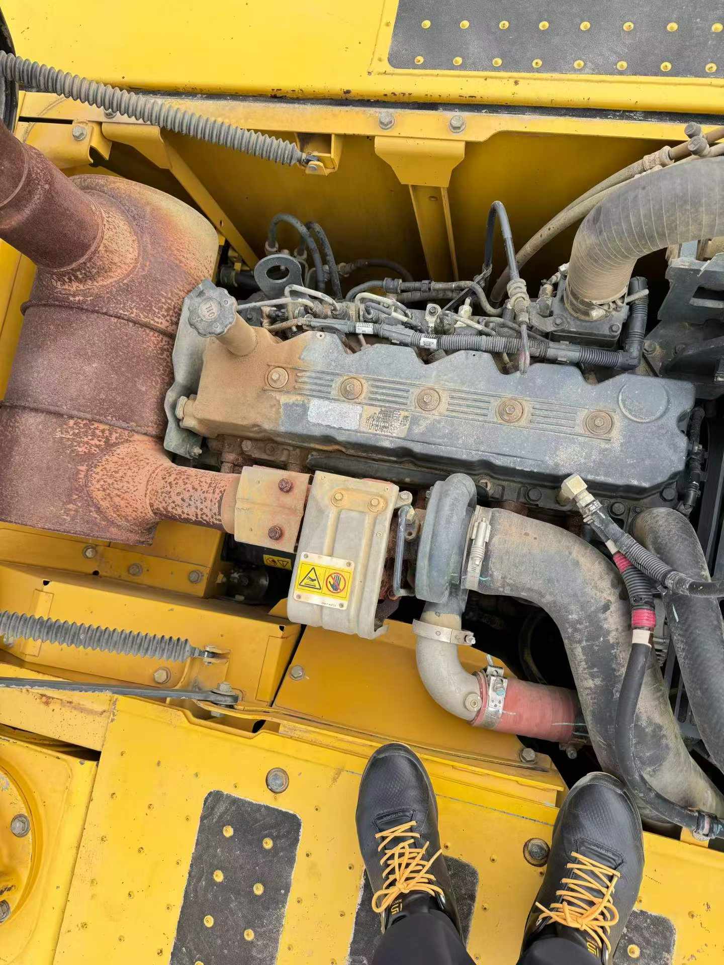 Buy Komatsu HB215LC-1 Used Excavator / 2