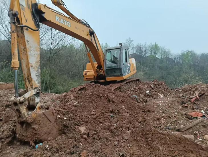 Buy Kato HD820 Used Excavator / 1