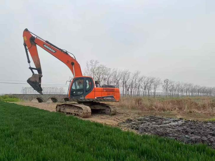 Buy Doosan DH220-3 Used Excavator / 1